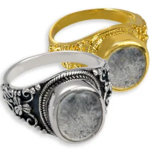 Antique Round Cremation Ring with Clear Glass Front